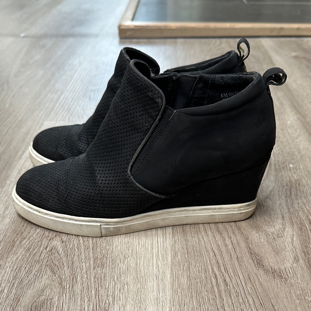 Susina Black Wedge Sneakers